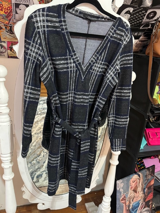 Dynamite Dresses & Skirts - Dynamite Navy and White Plaid V-Neck Long Sleeve Dress with Belt